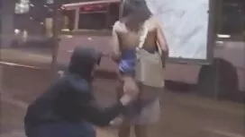 Cô gái đáng yêu với  ...