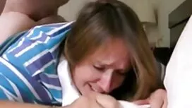Cô gái tóc vàng với  ...