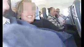 Hai gầy đứng như có  ...