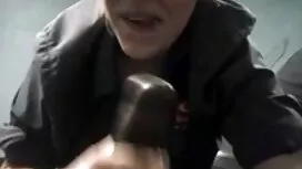 Trẻ sinh viên xem se ...